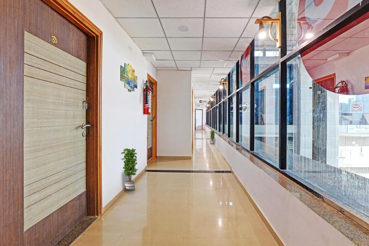 Hotel Solitaire, Best Luxurious Hotel Ac Rooms In Surat Exterior foto